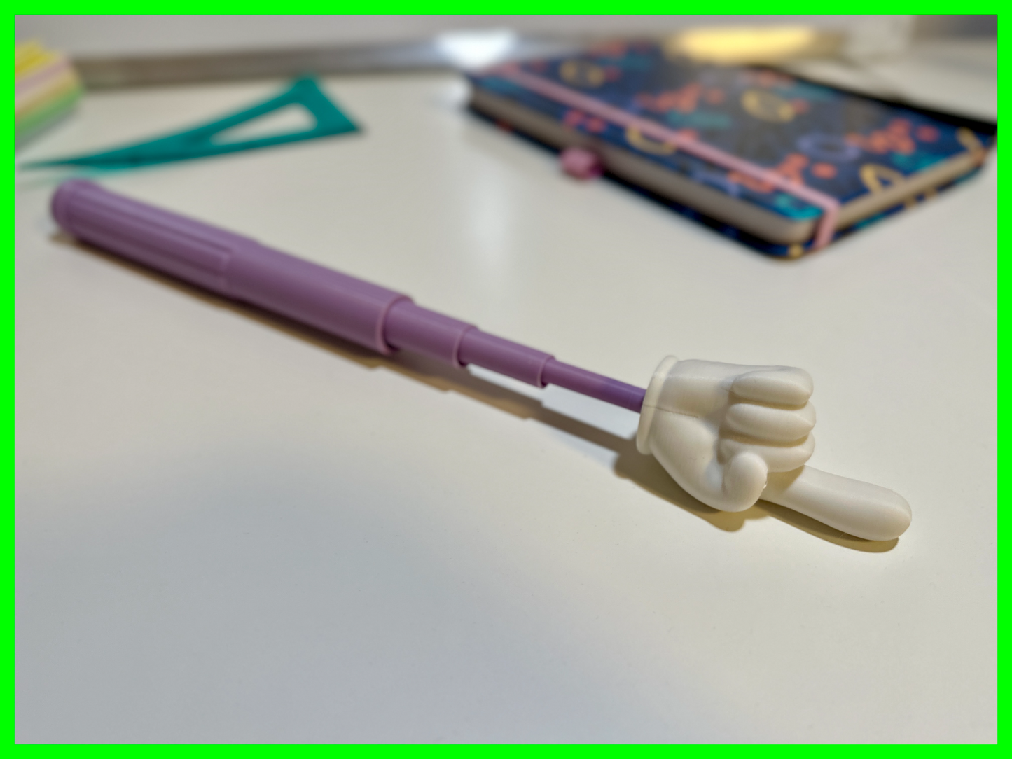 مؤشر تلسكوبي مع يد صغيرة ✋📏