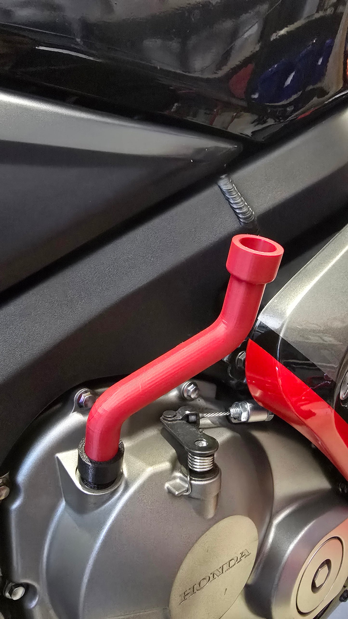 🛢️🏍️ راس صبّ زيت للمحرّك خاص بالدراجات النارية