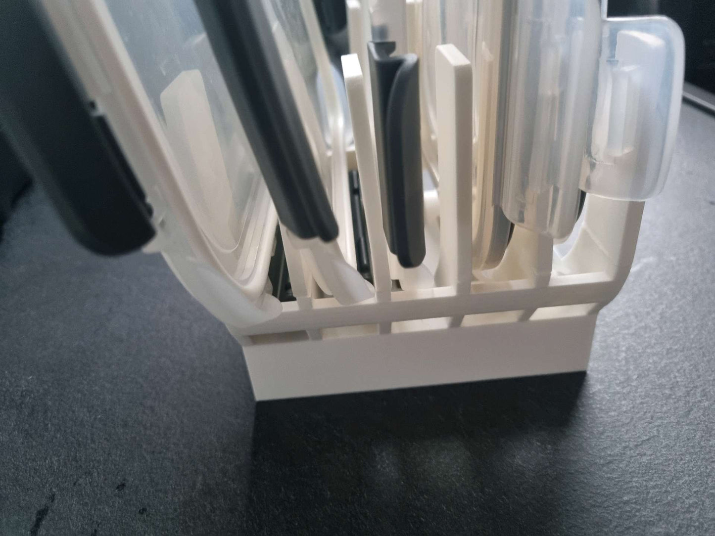 حامل أغطية العلب البلاستيكية 🍱