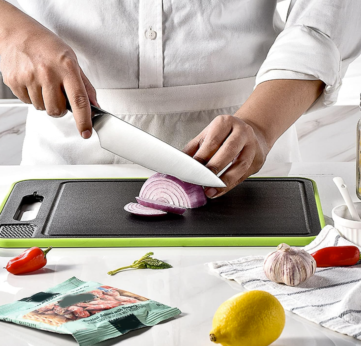 لوح إذابة سريعة للدجاج و اللحوم المتجدة+ تقطيع الخضر و الفواكه + جهة خاصة ترابي فيها الثوم + تمضي المواس