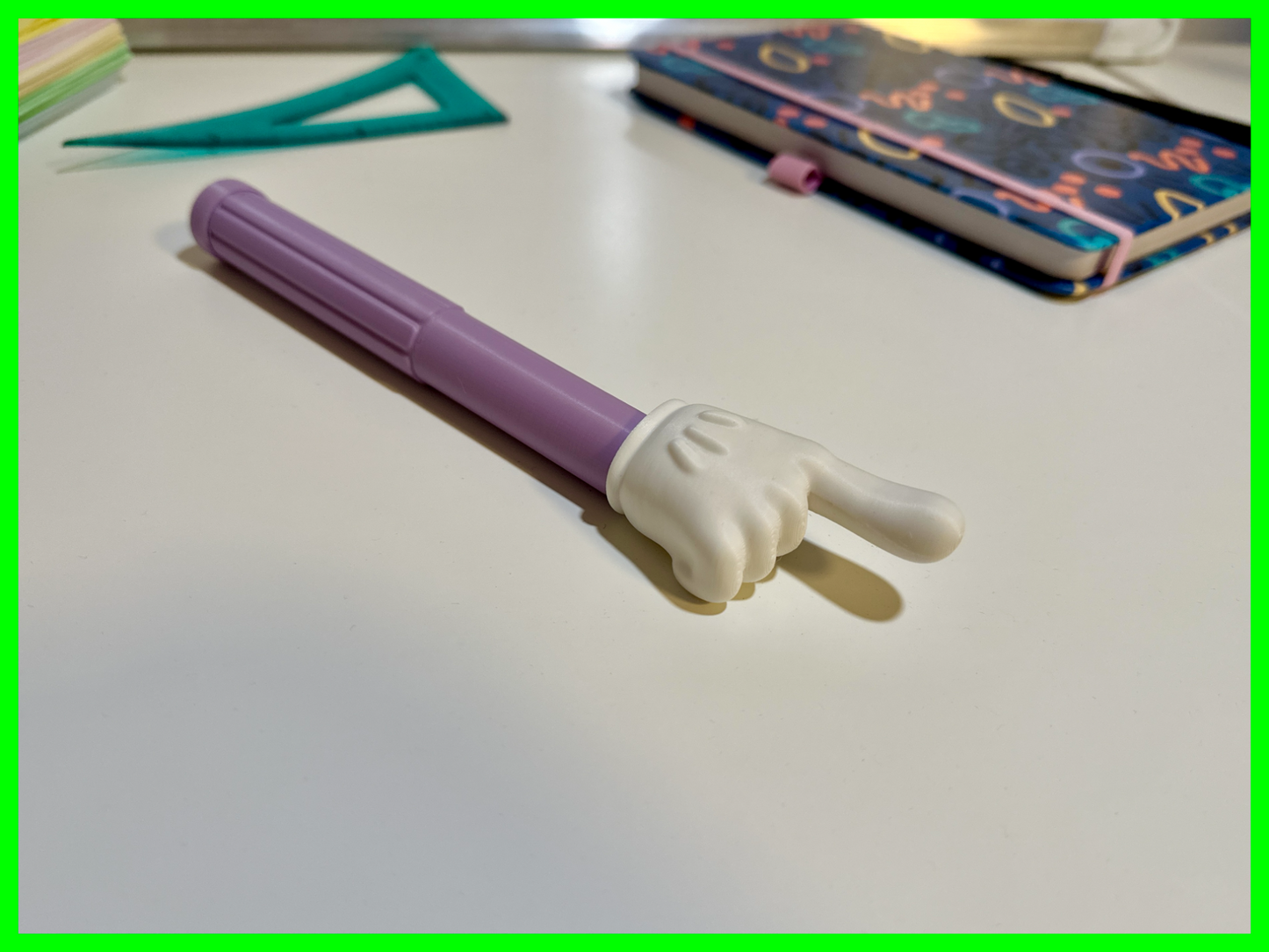 مؤشر تلسكوبي مع يد صغيرة ✋📏